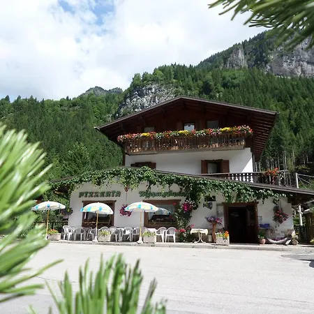Affittacamere Pizzeria Marmolada Gæstehus *